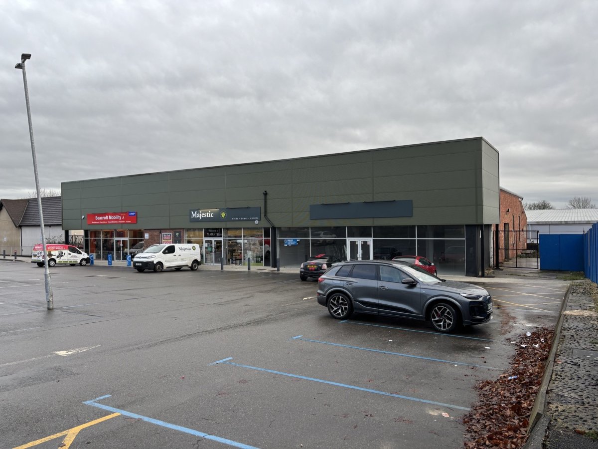 Retail/Shop in Lincoln - photo 2