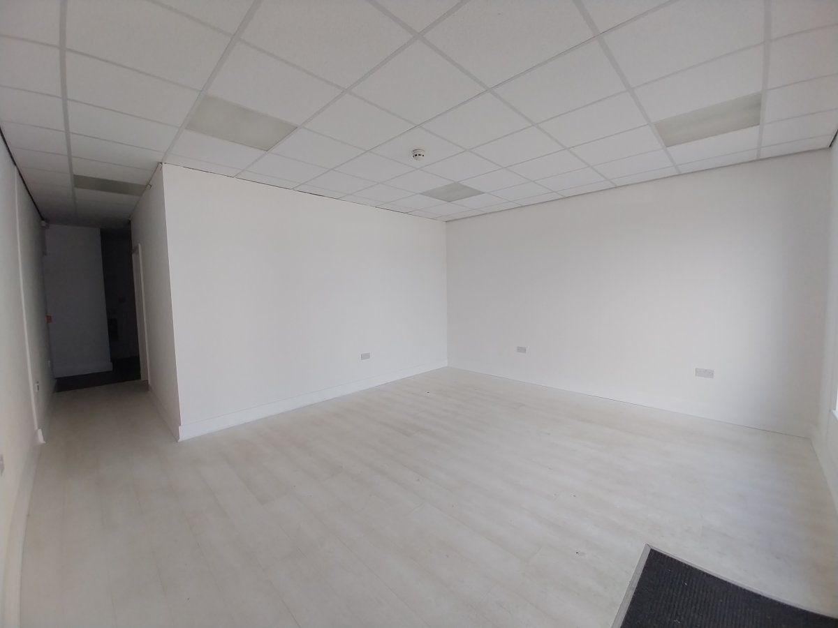 Retail/Shop in Bourne - photo 3