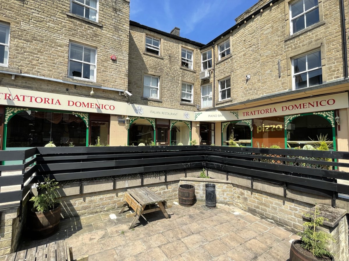 Retail/Shop in Huddersfield - photo 2