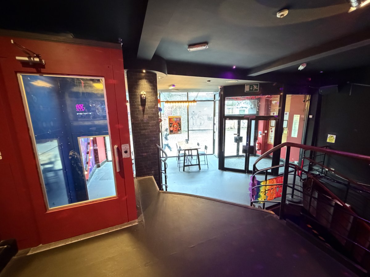 Retail/Shop in Manchester - photo 2