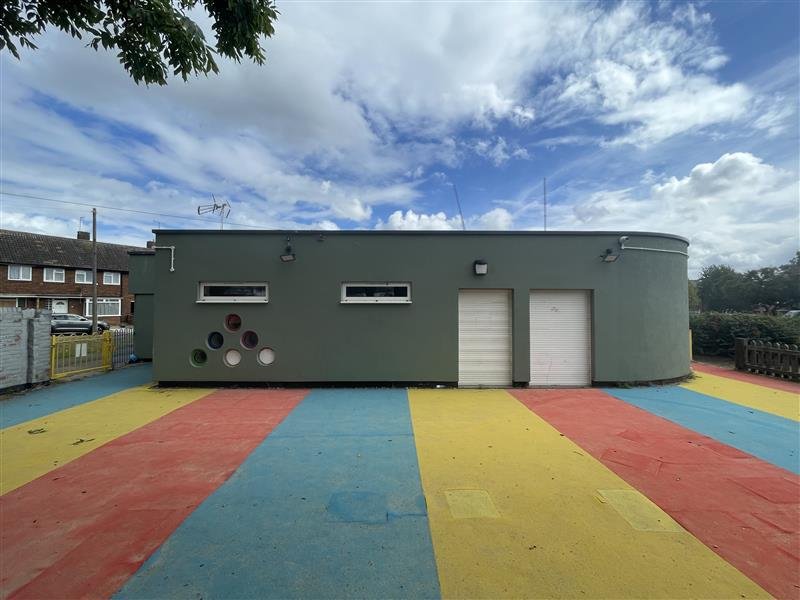 Retail/Shop in Southall - photo 2