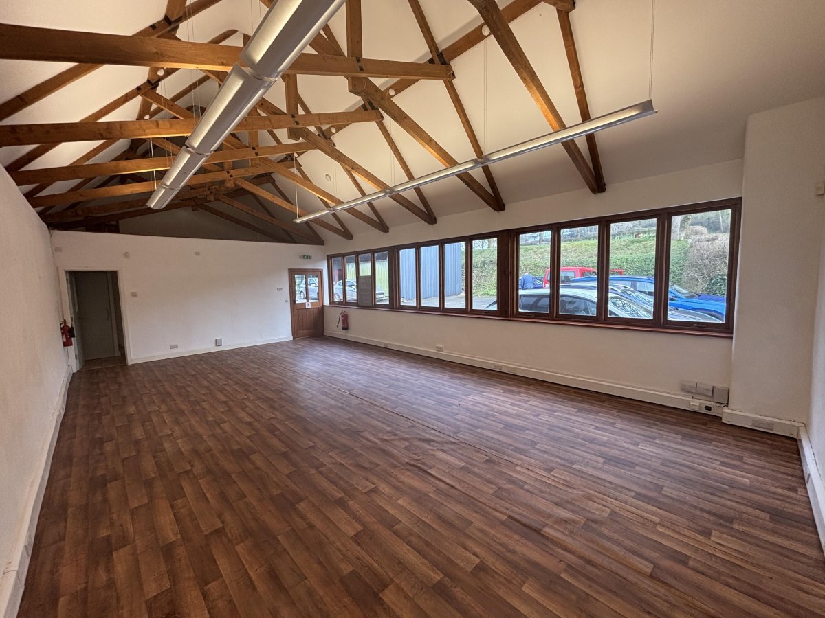 Retail/Shop in Wiveliscombe - photo 2