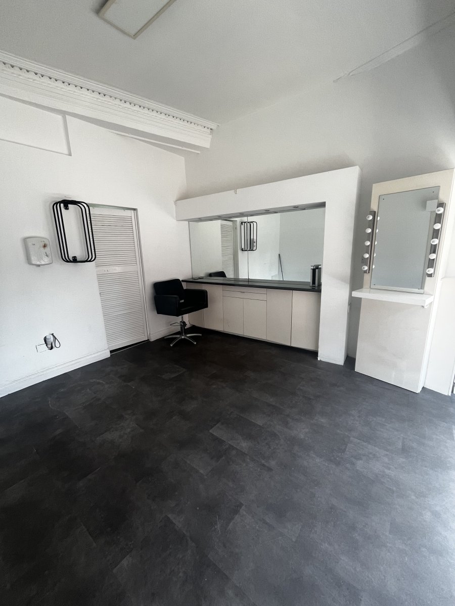 Retail/Shop in Glasgow - photo 2