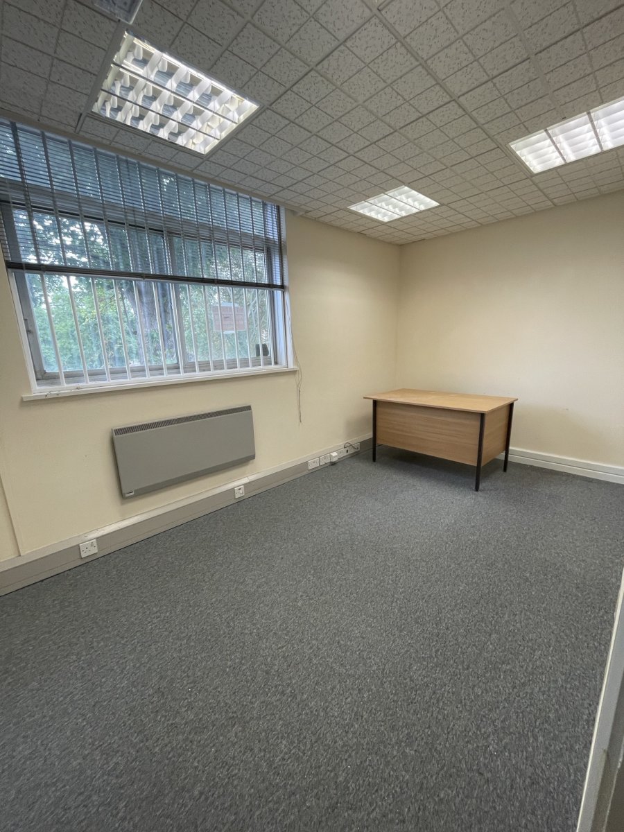 Retail/Shop in Haverhill - photo 2
