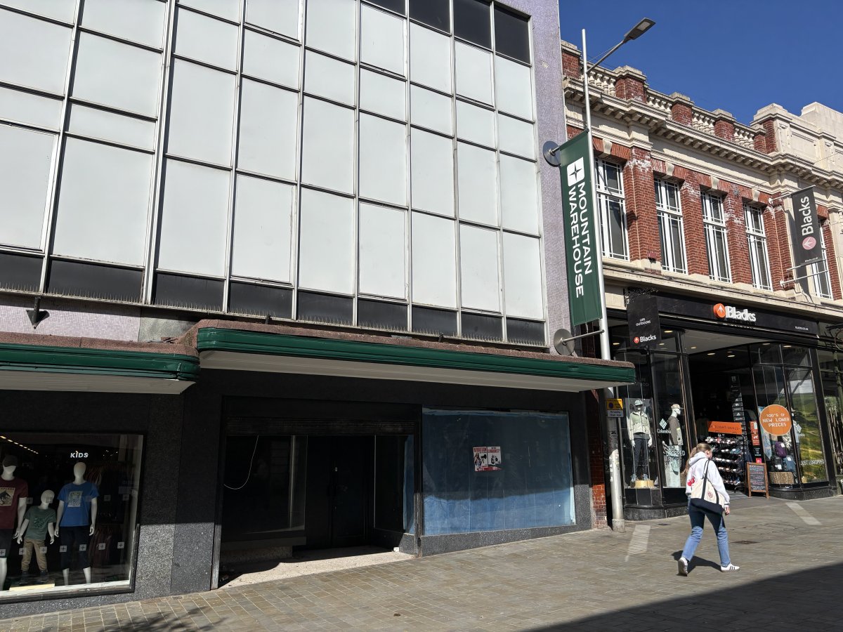 Retail/Shop in Lincoln - photo 2