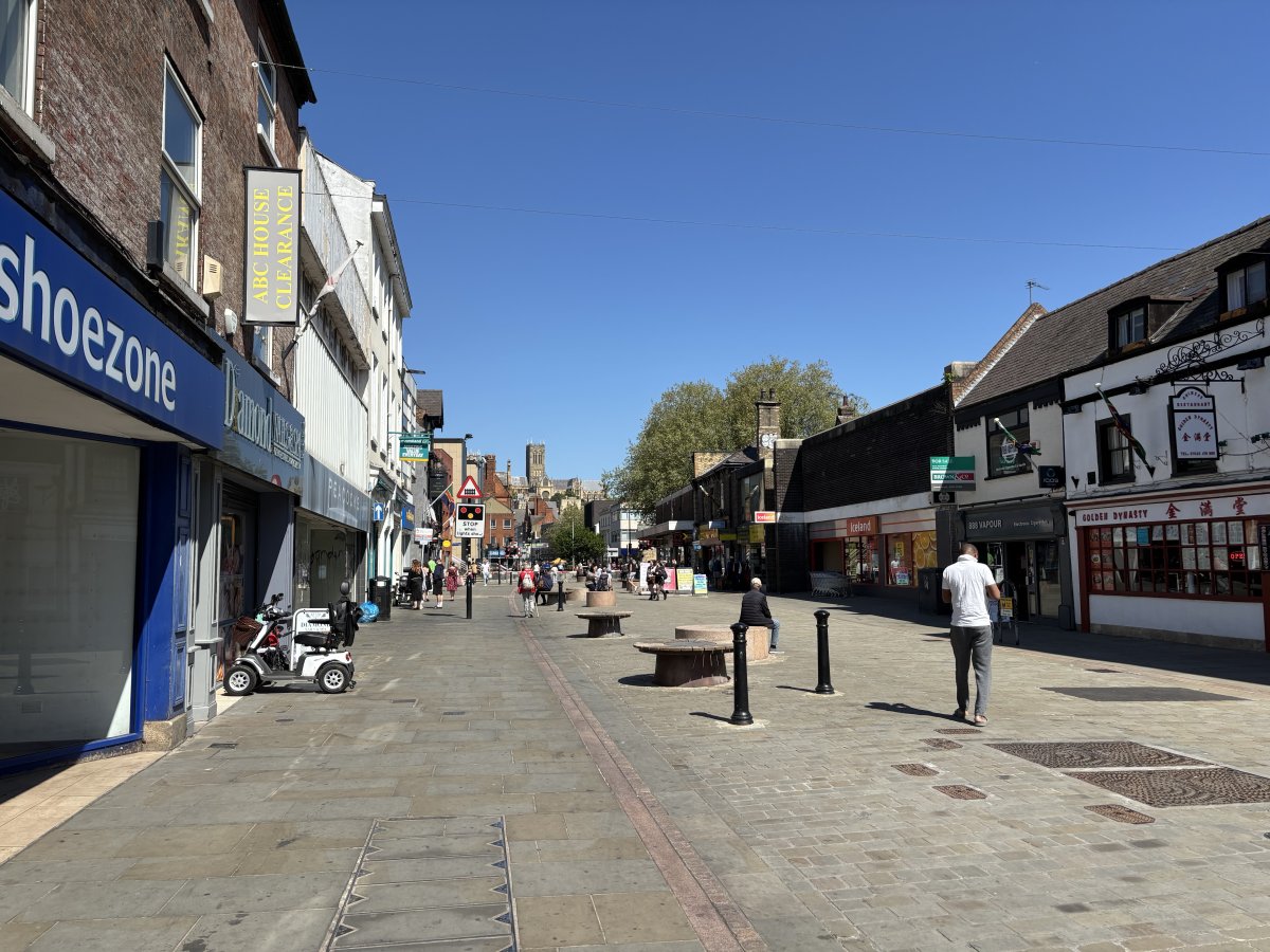 Retail/Shop in Lincoln - photo 2