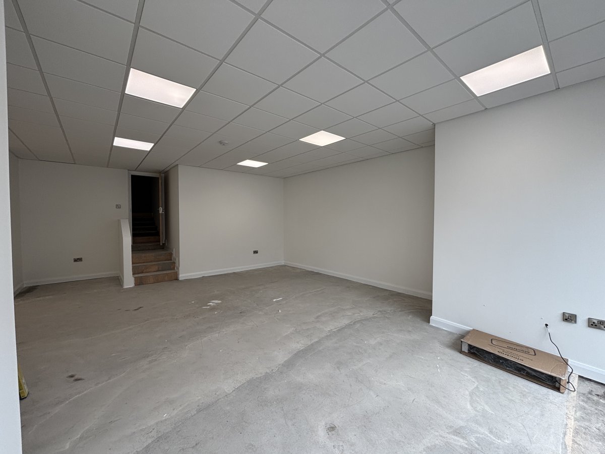 Retail/Shop in Sowerby Bridge - photo 2