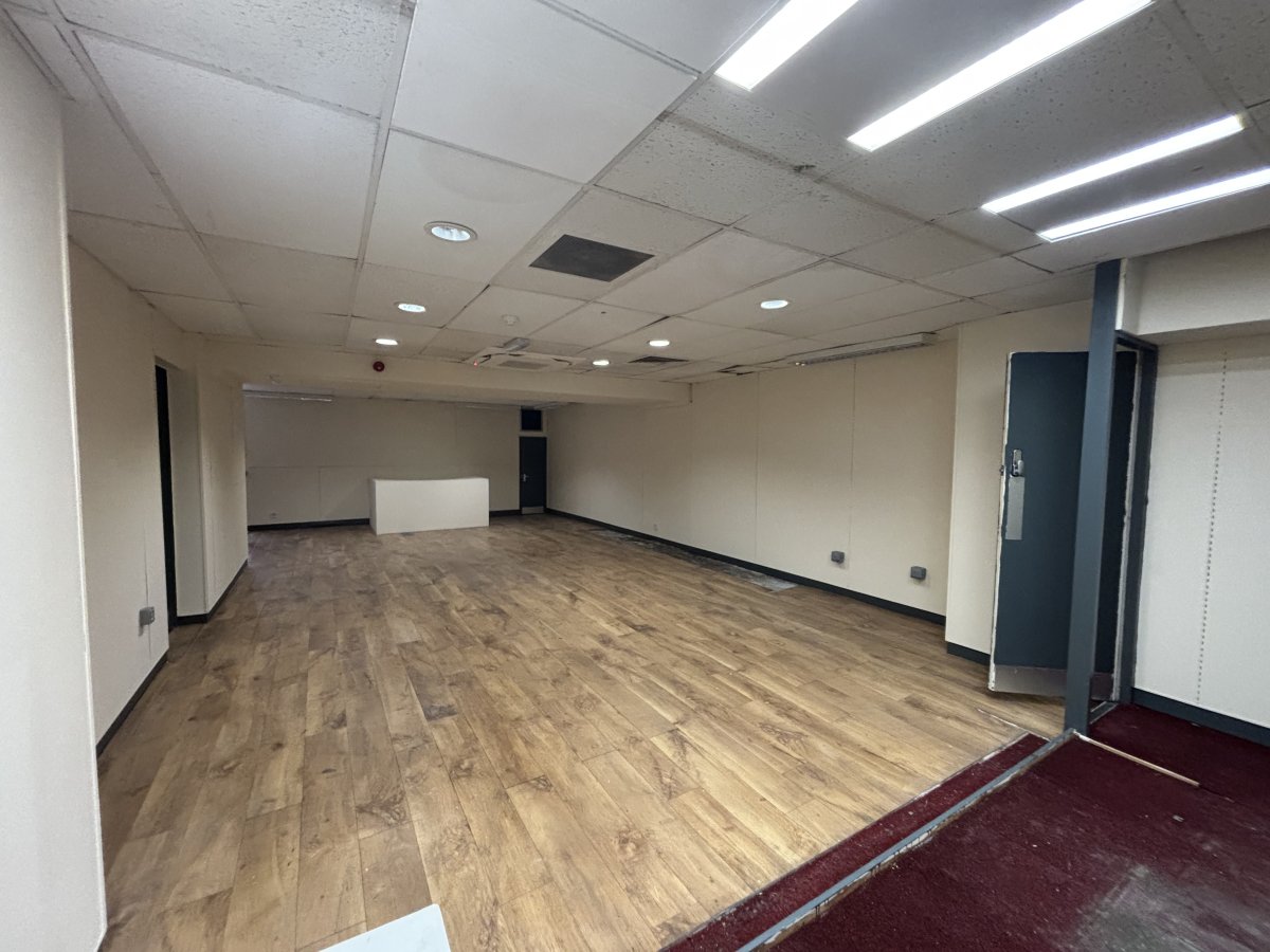 Retail/Shop in Bradford - photo 3