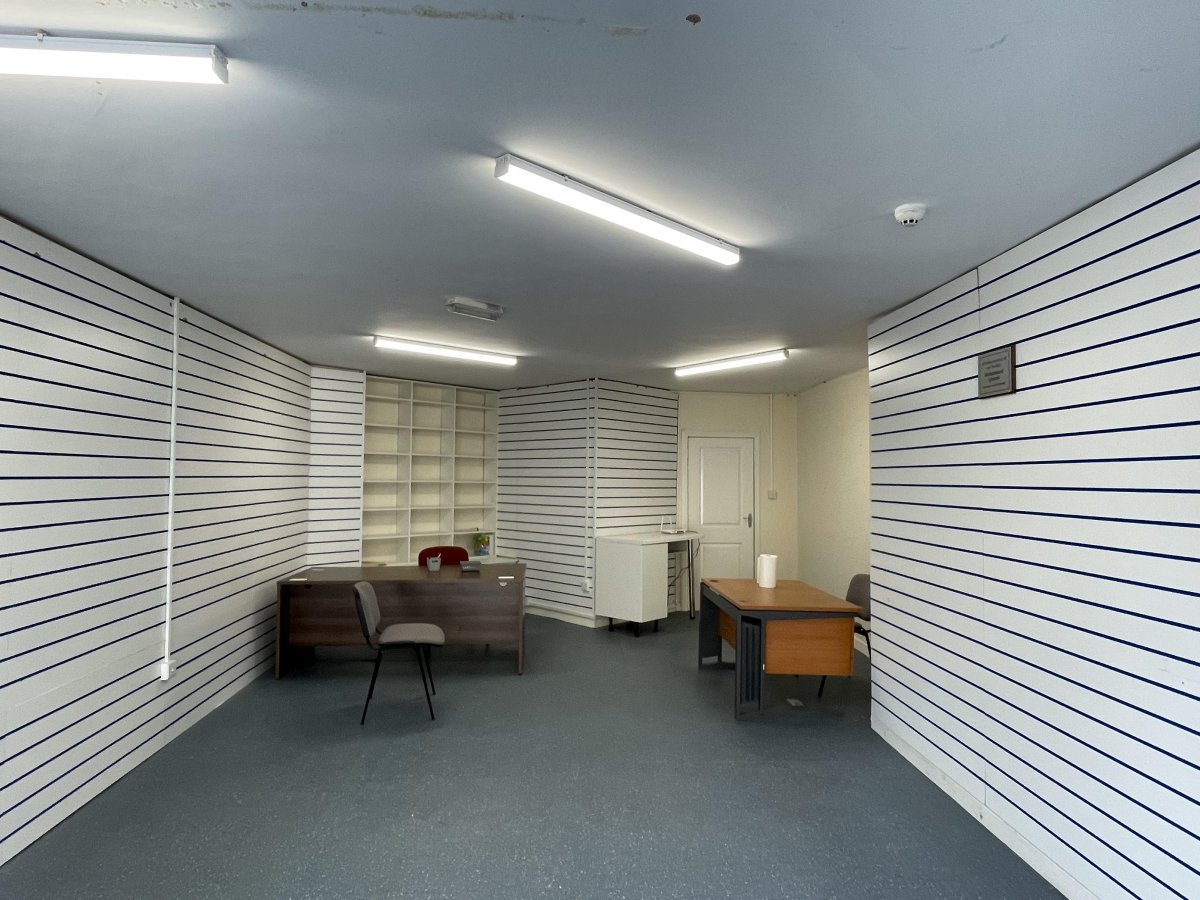 Retail/Shop in Elland - photo 2