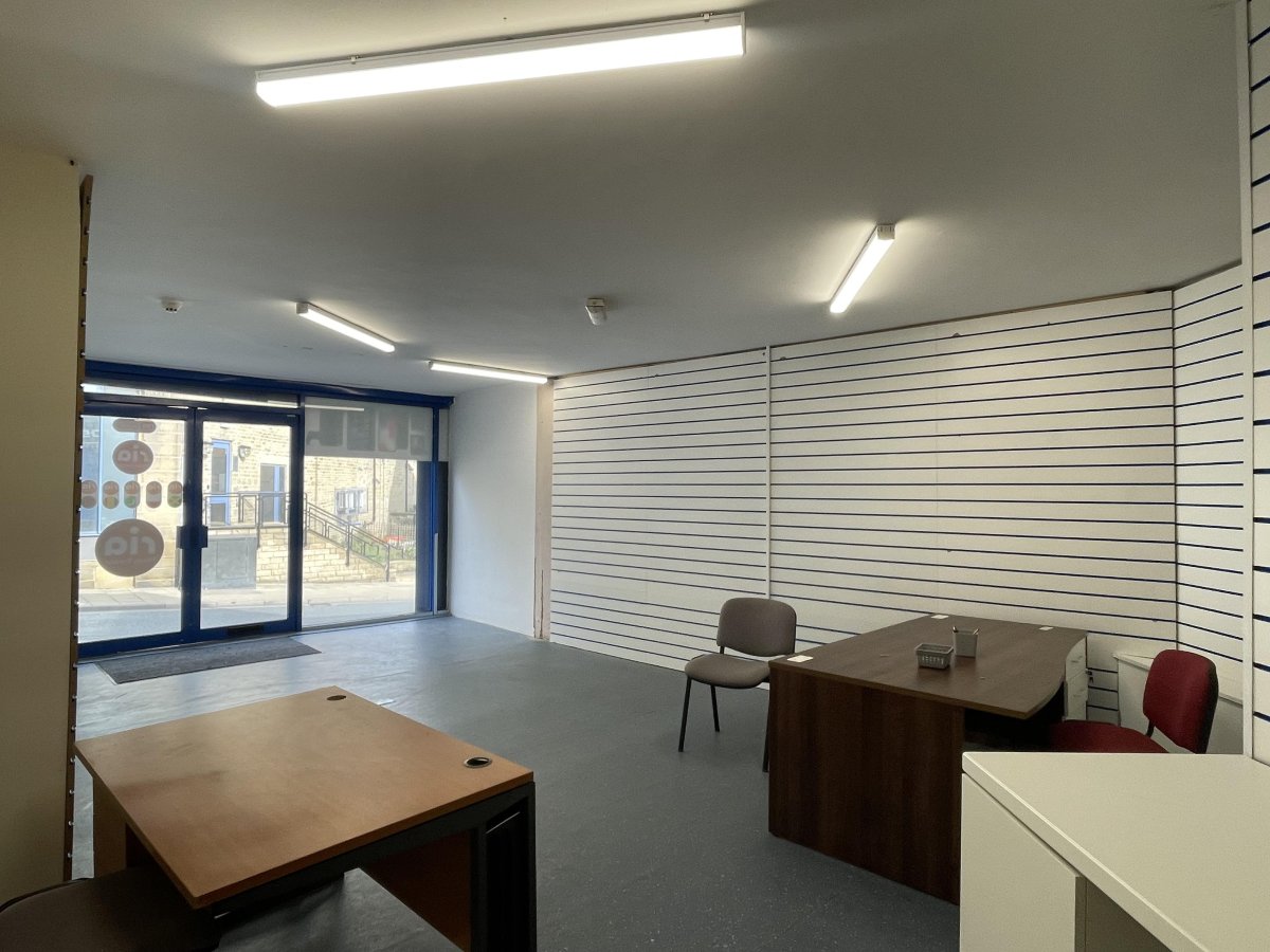 Retail/Shop in Elland - photo 3