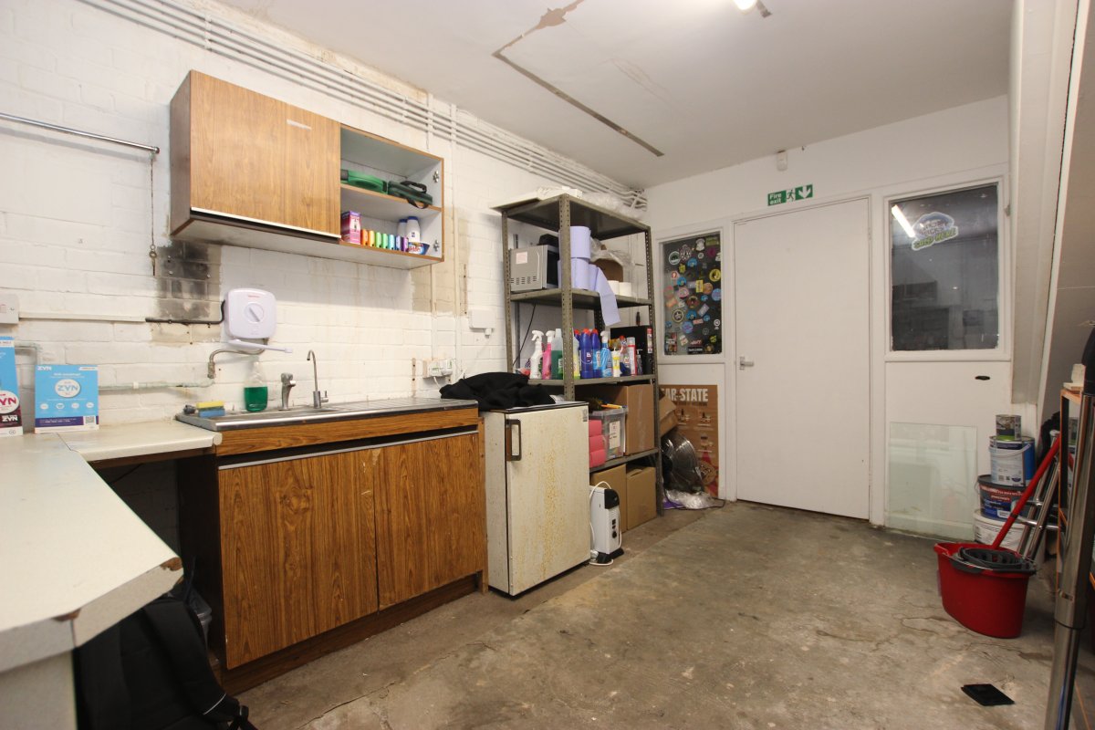 Retail/Shop in Lincoln - photo 4