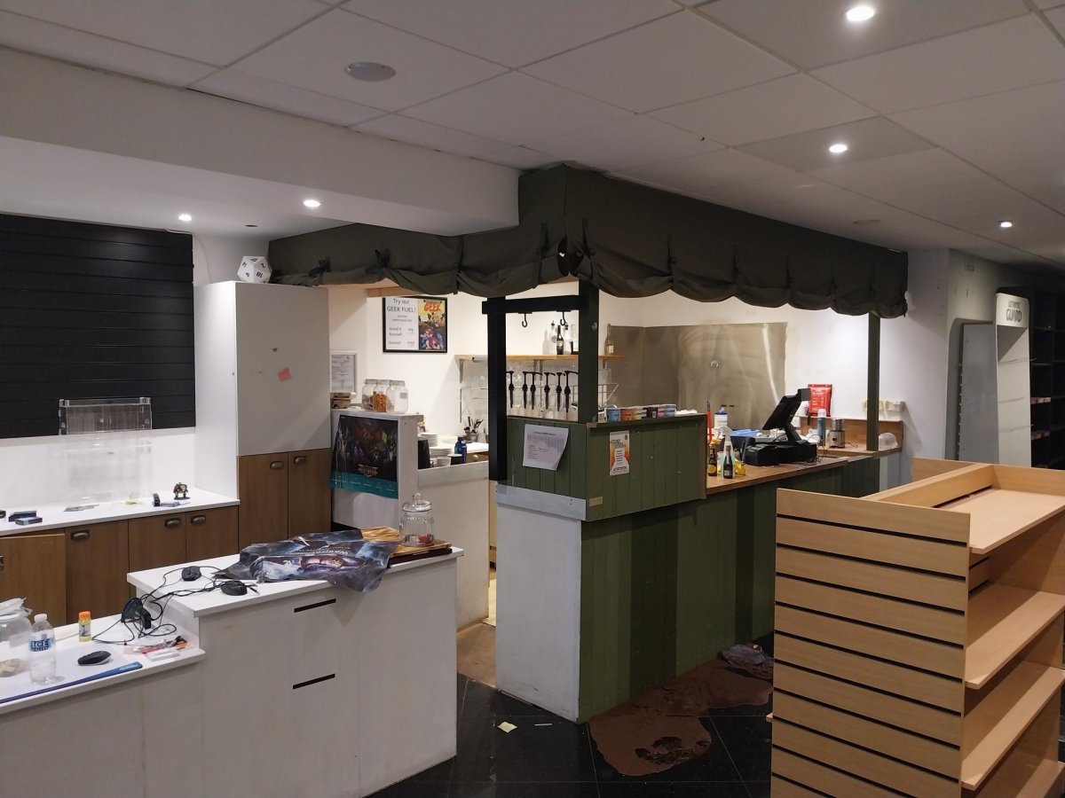 Retail/Shop in Crawley - photo 3