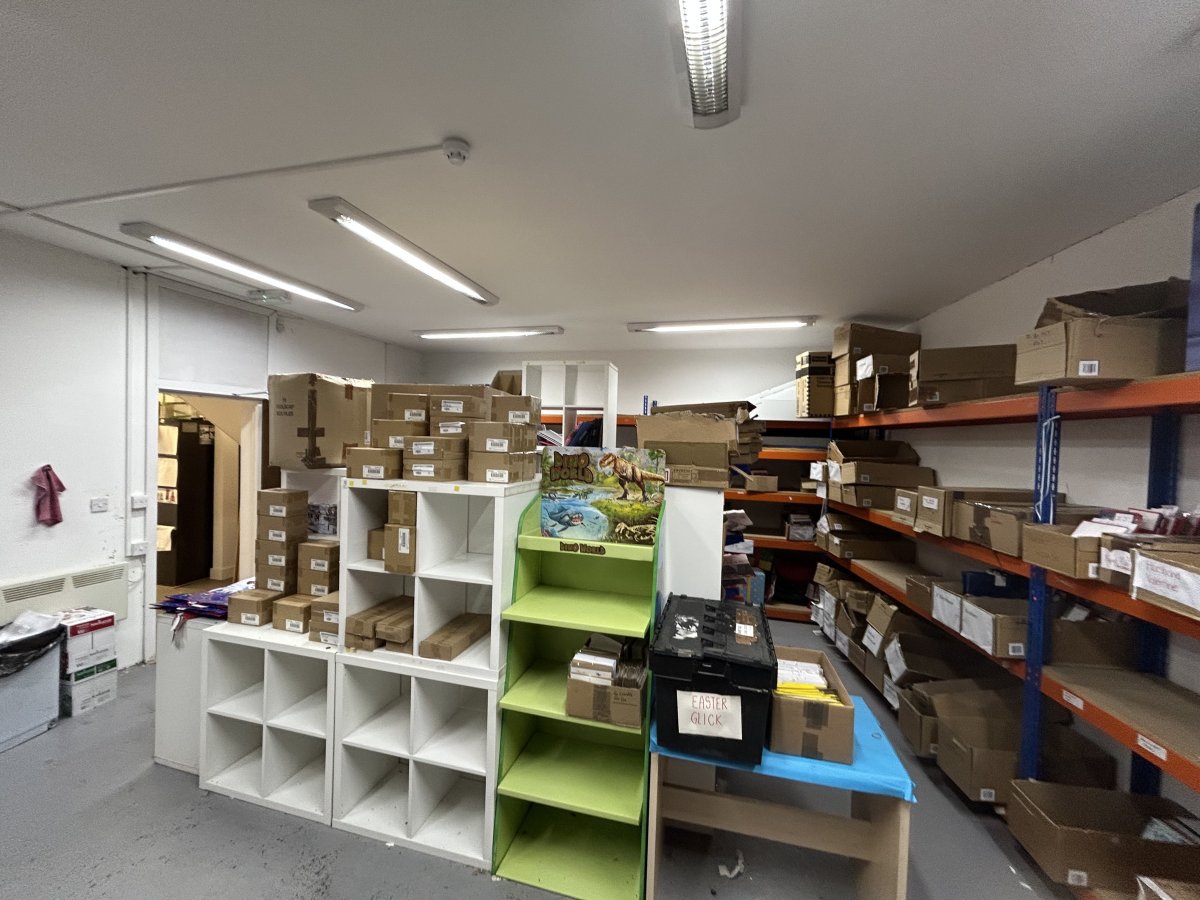 Retail/Shop in Banstead - photo 2
