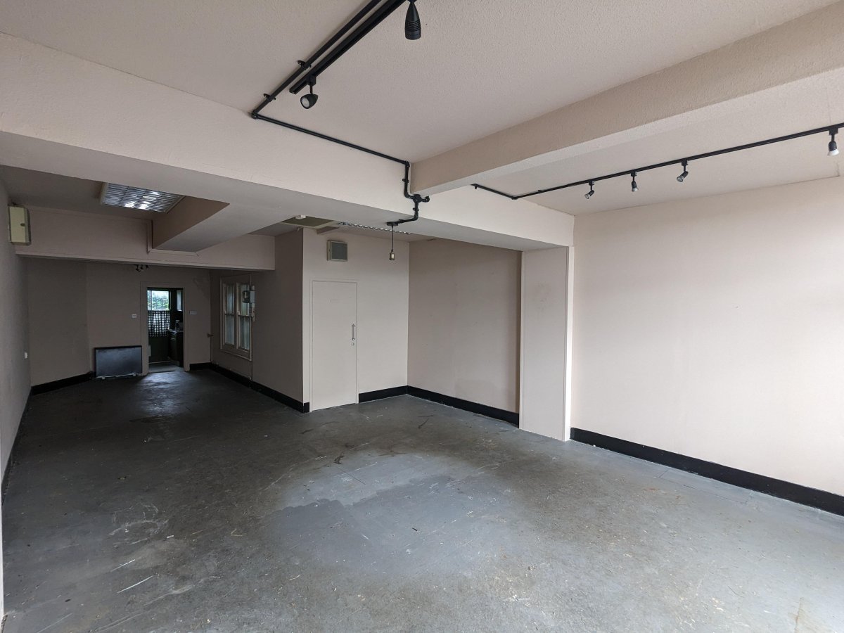 Retail/Shop in West Molesey - photo 2