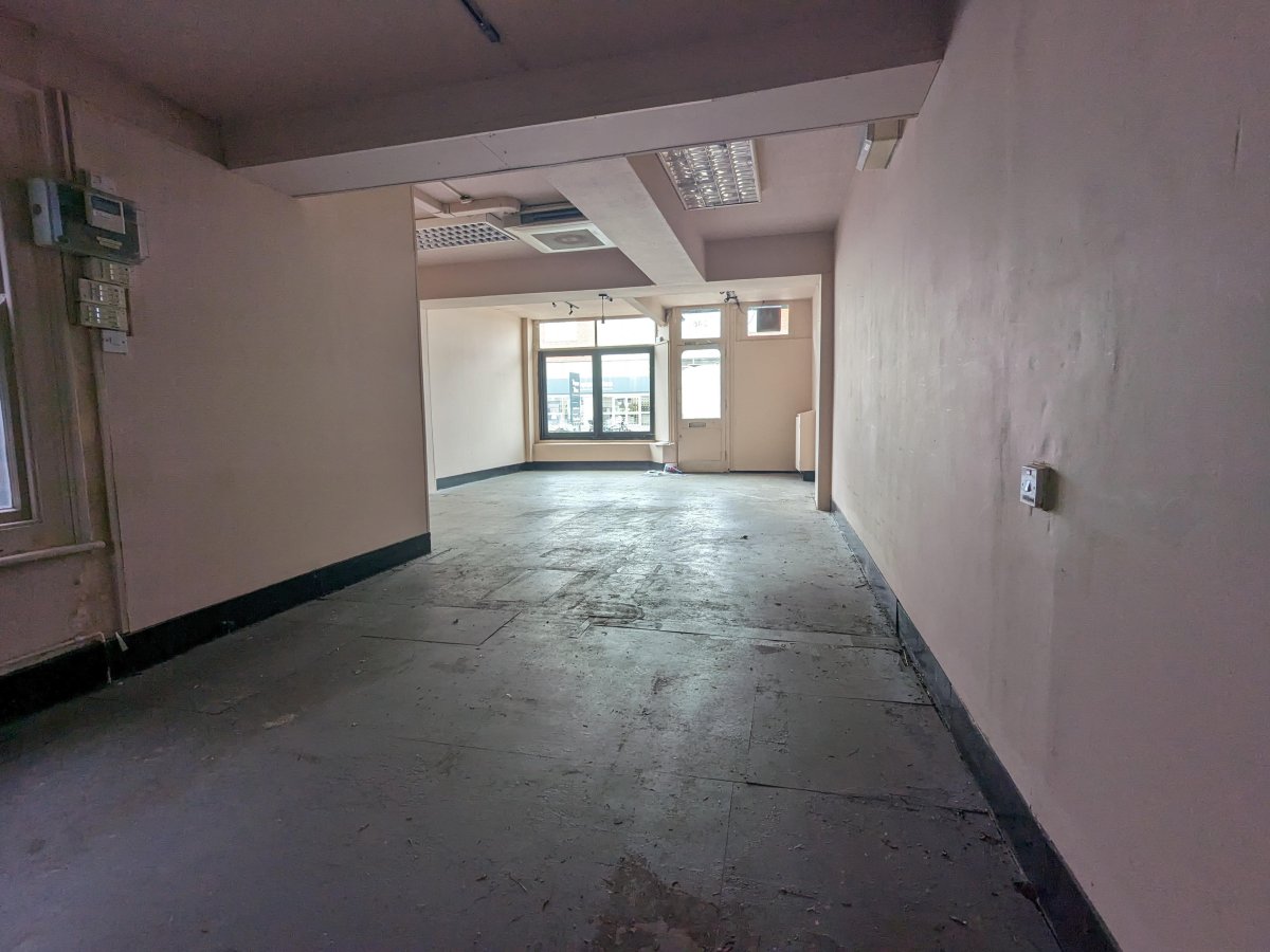 Retail/Shop in West Molesey - photo 3