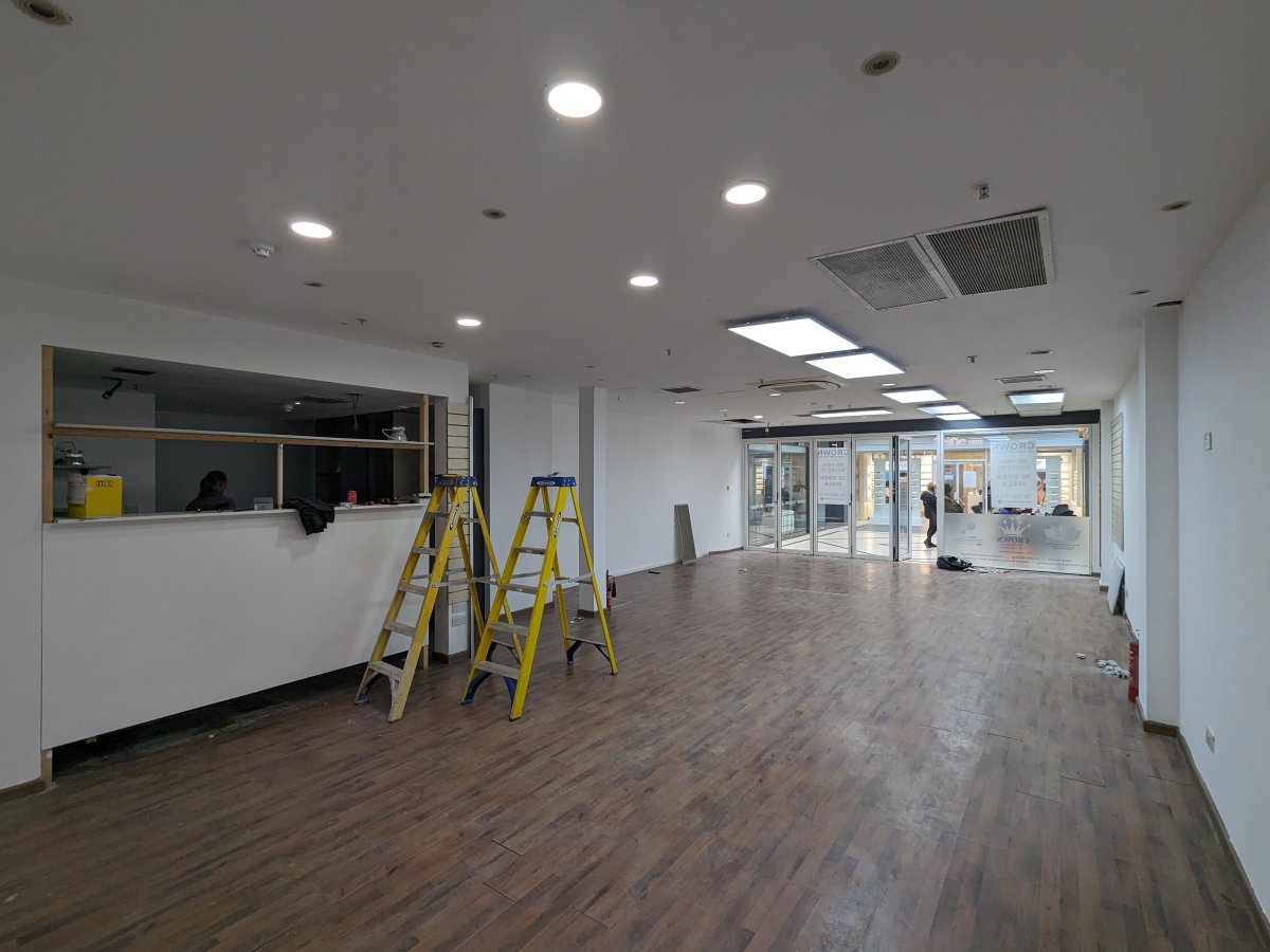 Retail/Shop in Kingston-Upon-Thames - photo 3