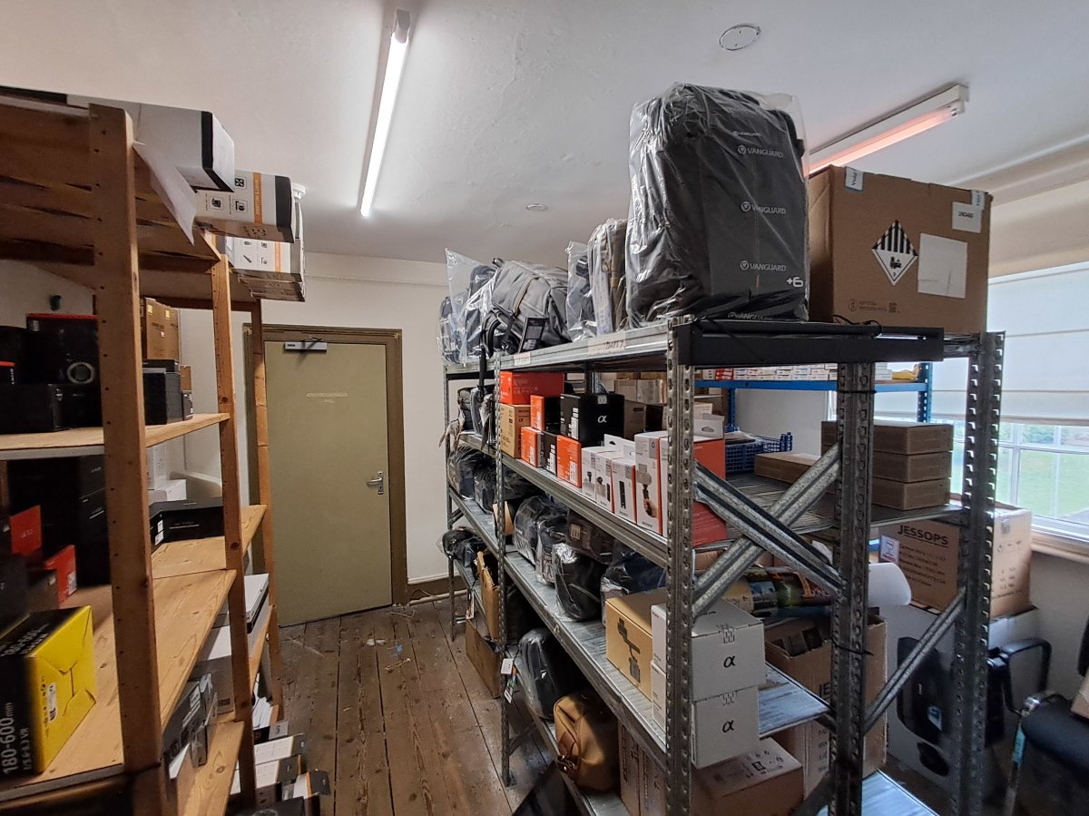 Retail/Shop in Kingston Upon Thames - photo 3