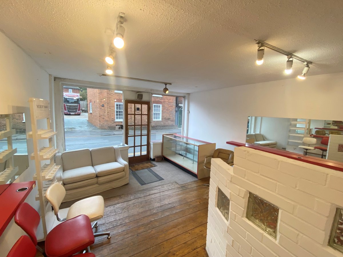 Retail/Shop in Westerham - photo 2