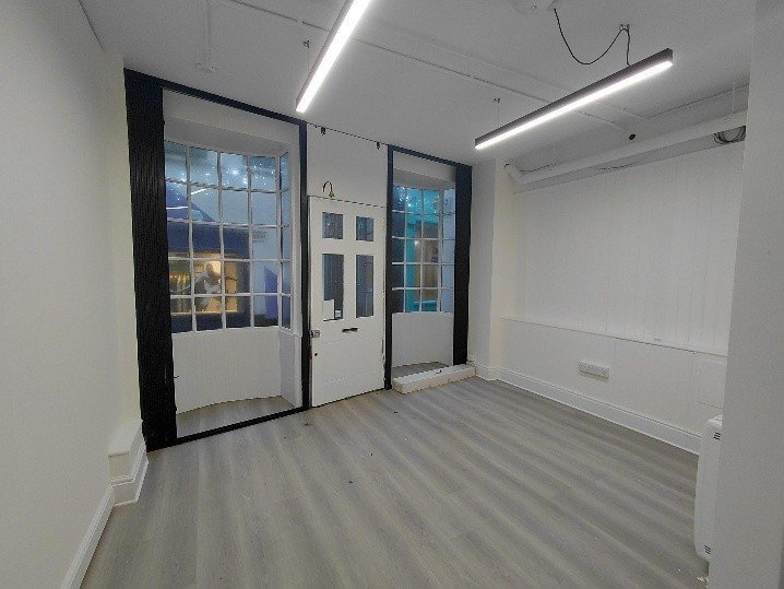 Retail/Shop in Brighton - photo 2