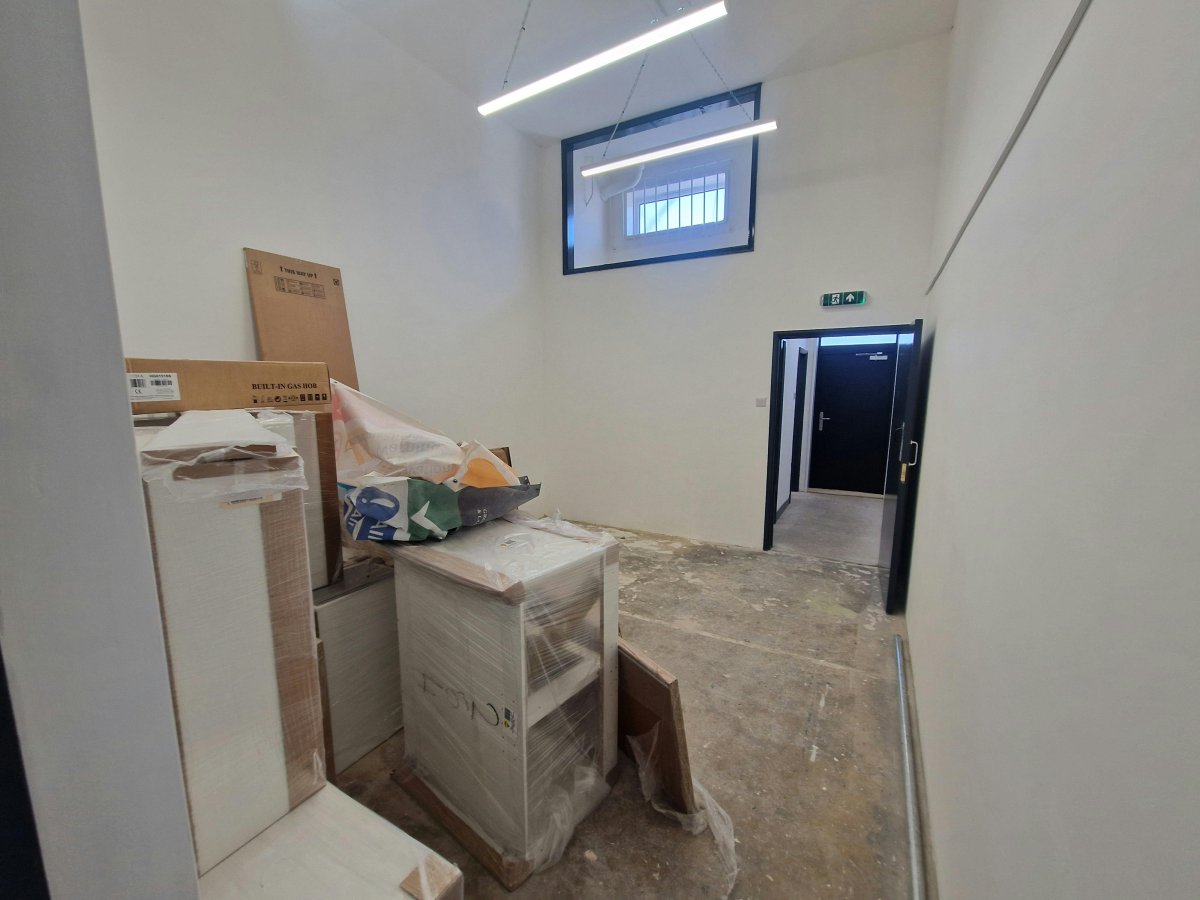 Retail/Shop in Portsmouth - photo 4