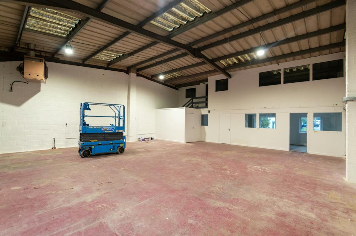Retail/Shop in Poole - photo 2