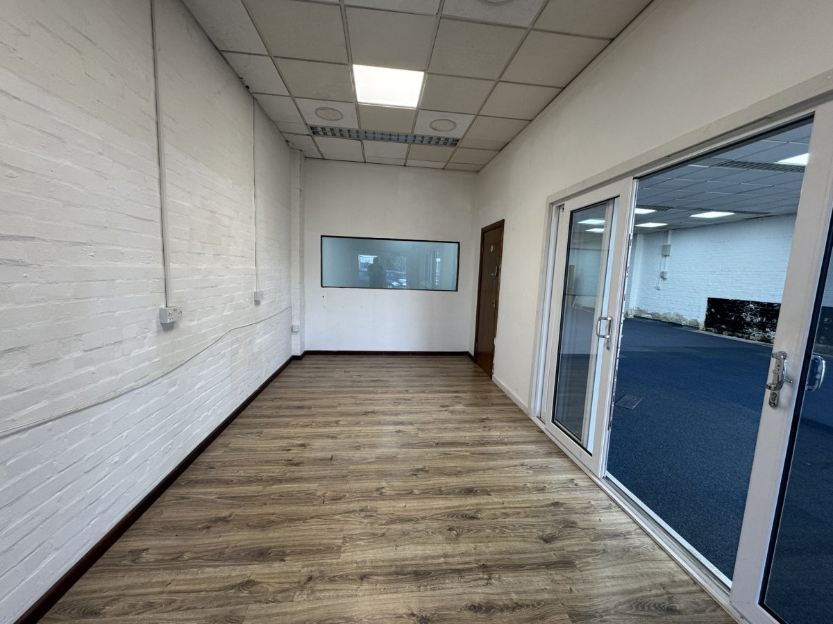 Retail/Shop in Werrington - photo 2