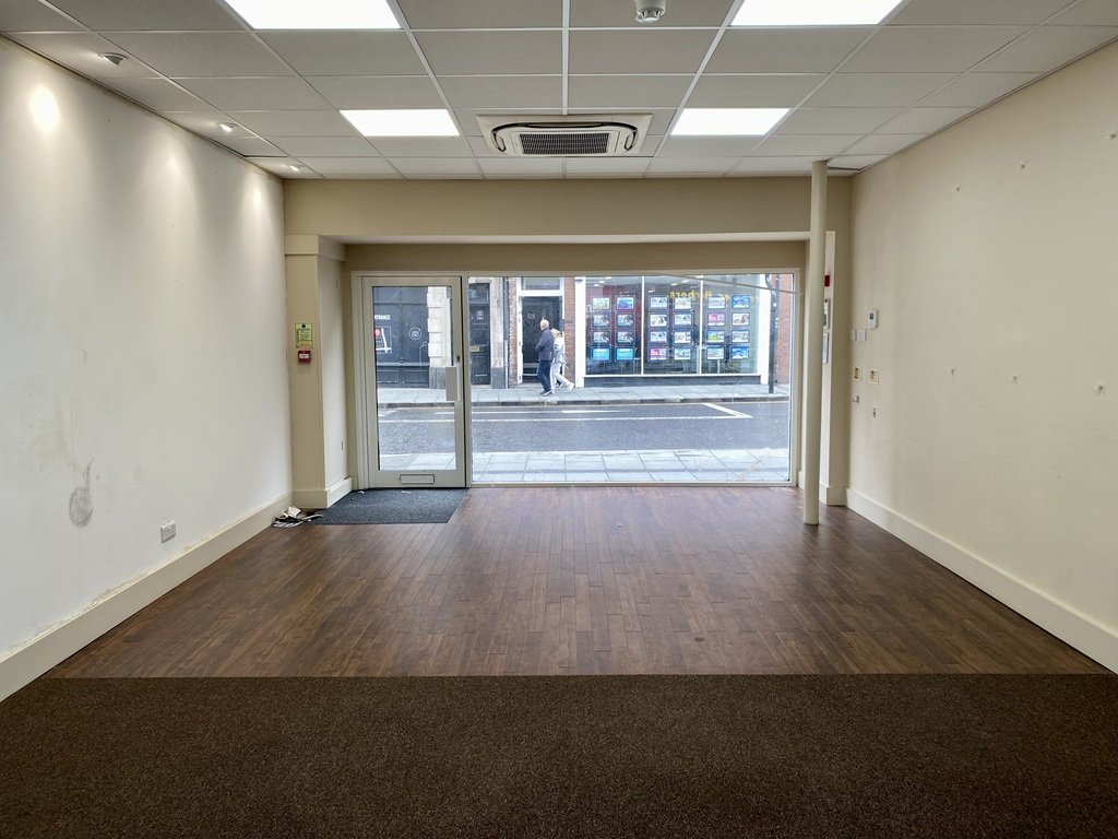 Retail/Shop in Worcester - photo 2