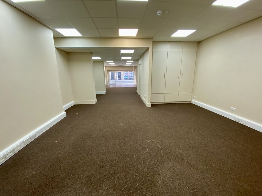 Retail/Shop in Worcester - photo 3