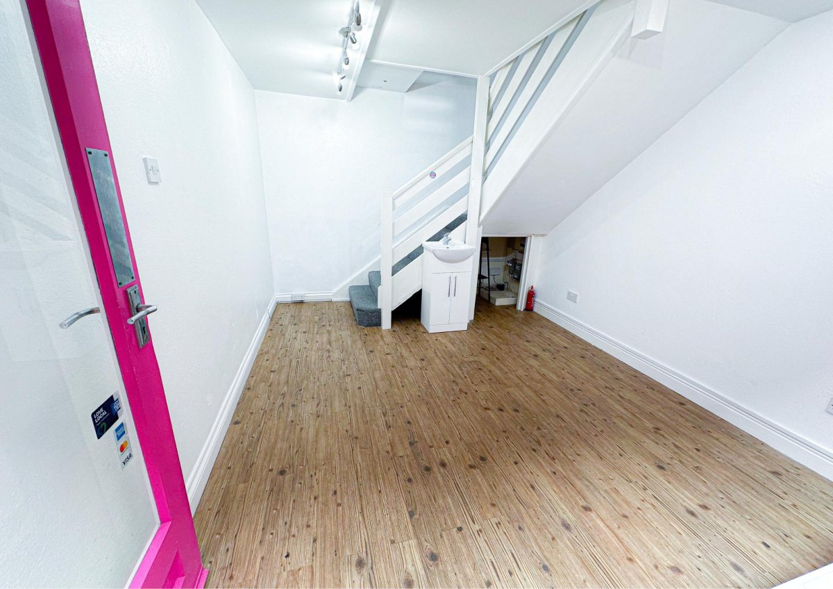 Retail/Shop in Truro - photo 2
