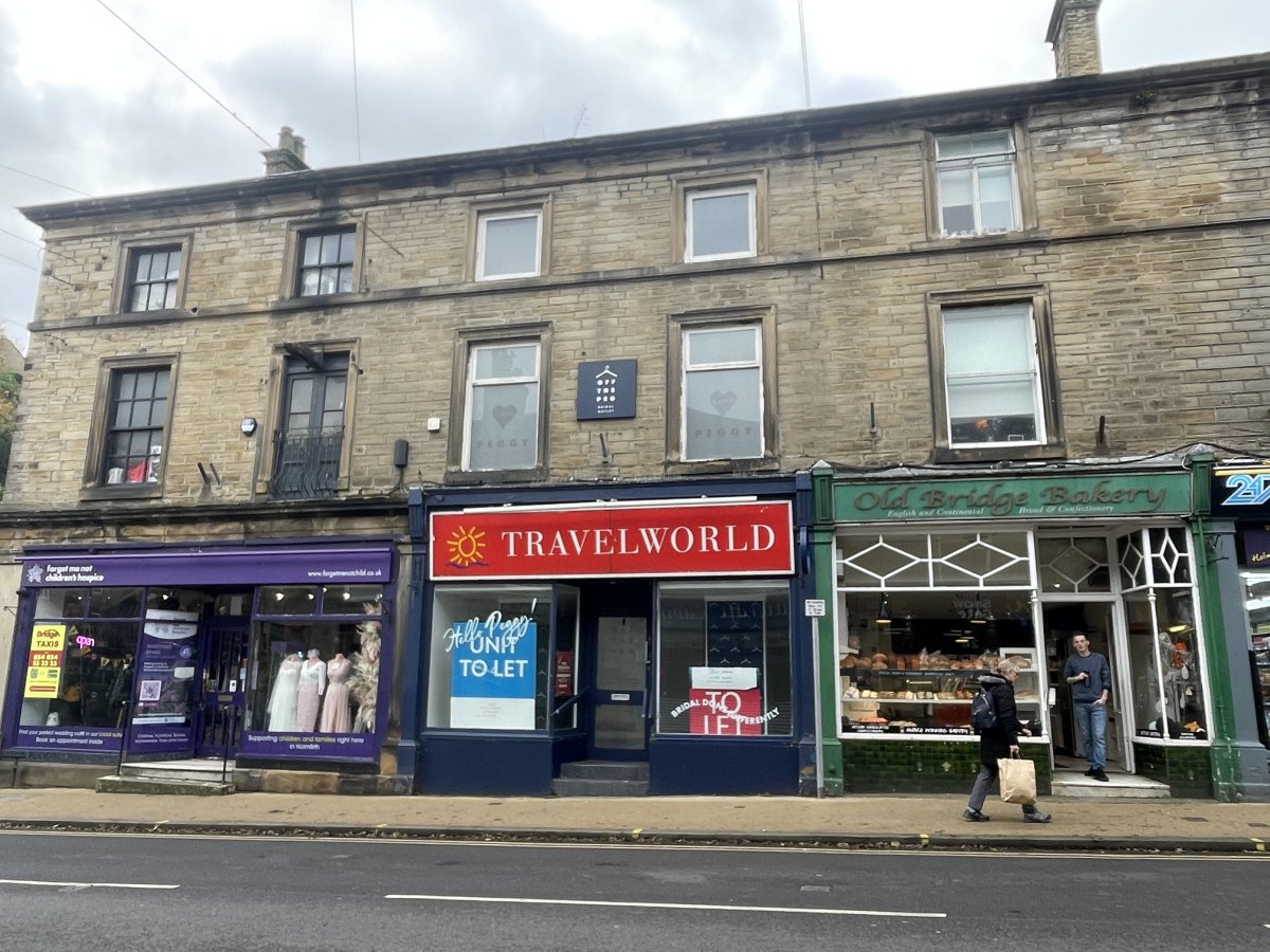 Retail/Shop in Holmfirth - photo 2