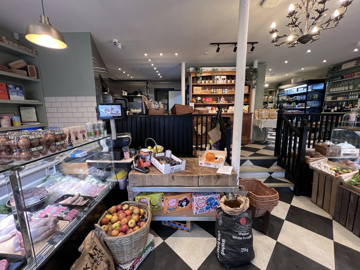Retail/Shop in Westerham - photo 3